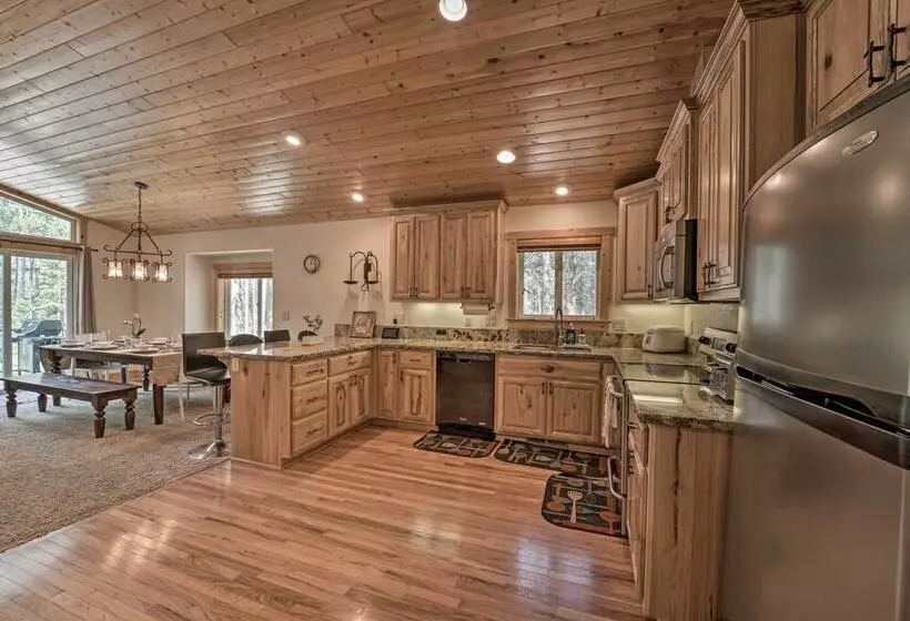 Soda Springs Cabin Near Donner Lake + Ski Resorts!