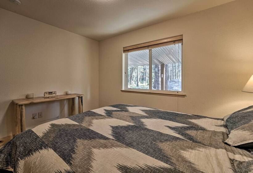 Soda Springs Cabin Near Donner Lake + Ski Resorts!