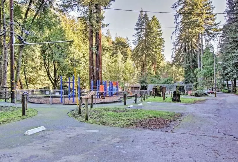 Quiet Cottage W/ Redwood Forest Views & Deck!