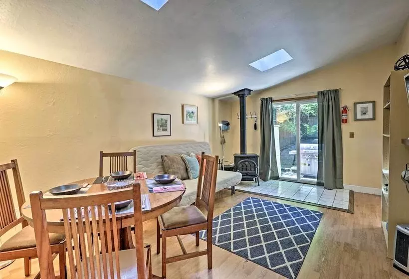 Quiet Cottage W/ Redwood Forest Views & Deck!