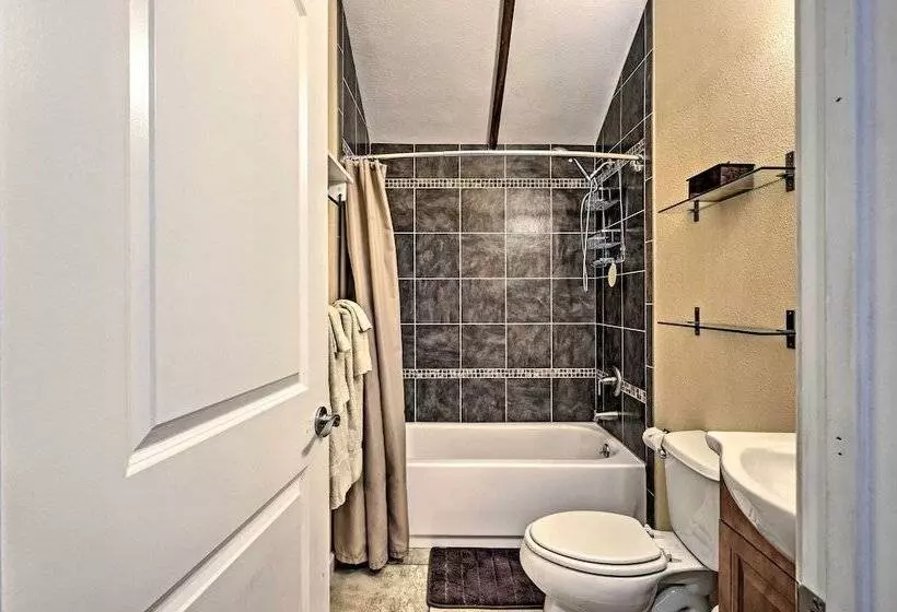 Quiet Cottage W/ Redwood Forest Views & Deck!