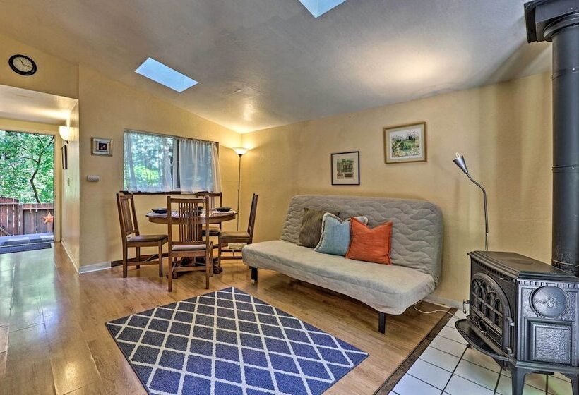 Quiet Cottage W/ Redwood Forest Views & Deck!