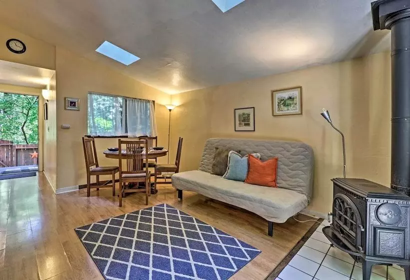 Quiet Cottage W/ Redwood Forest Views & Deck!