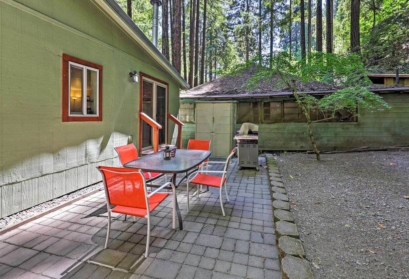 Quiet Cottage W/ Redwood Forest Views & Deck!