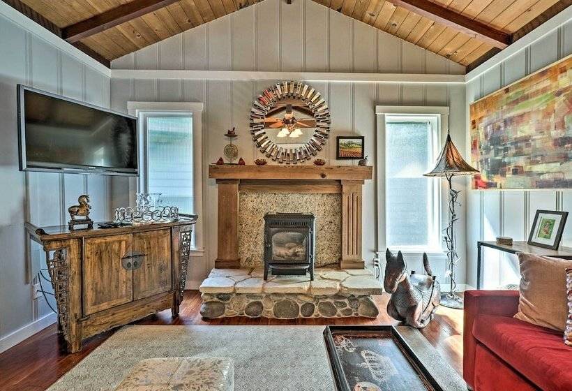 Redwoods Cabin W/ Hot Tub: Walk To Russian River!