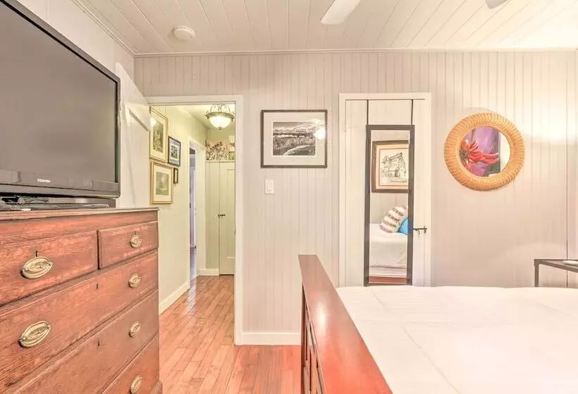 Redwoods Cabin W/ Hot Tub: Walk To Russian River!