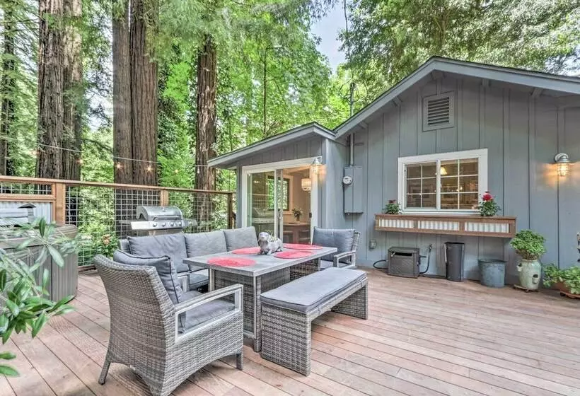 Redwoods Cabin W/ Hot Tub: Walk To Russian River!