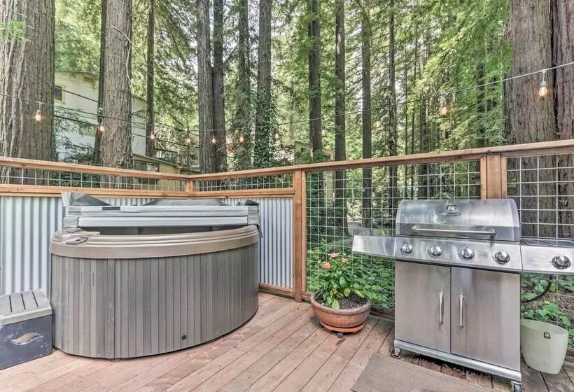 Redwoods Cabin W/ Hot Tub: Walk To Russian River!