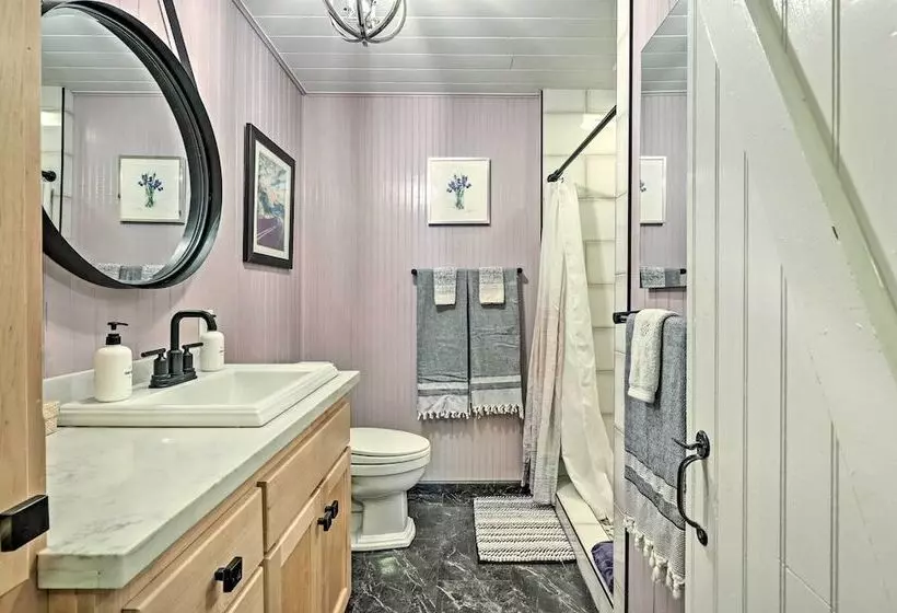 Redwoods Cabin W/ Hot Tub: Walk To Russian River!