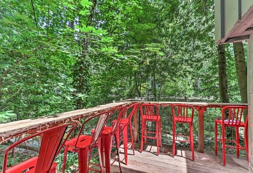 Redwoods Cabin W/ Hot Tub: Walk To Russian River!