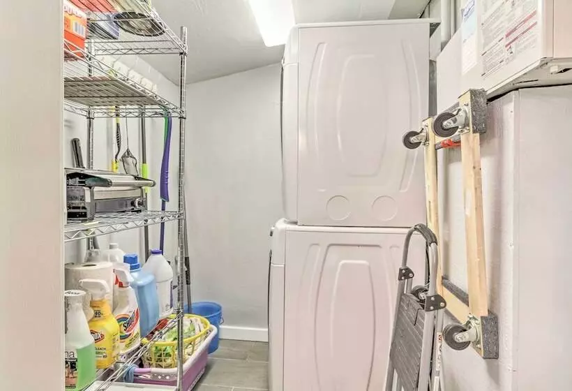 Redwoods Cabin W/ Hot Tub: Walk To Russian River!