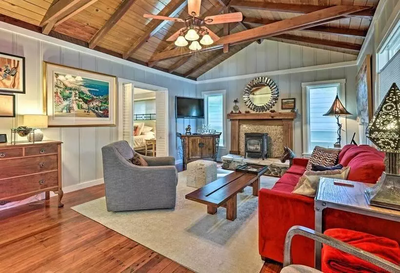 Redwoods Cabin W/ Hot Tub: Walk To Russian River!