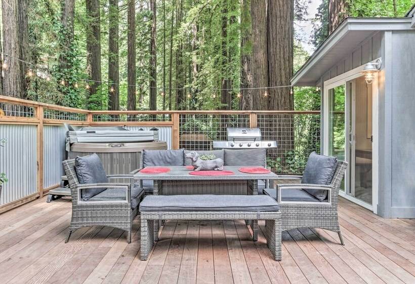 Redwoods Cabin W/ Hot Tub: Walk To Russian River!
