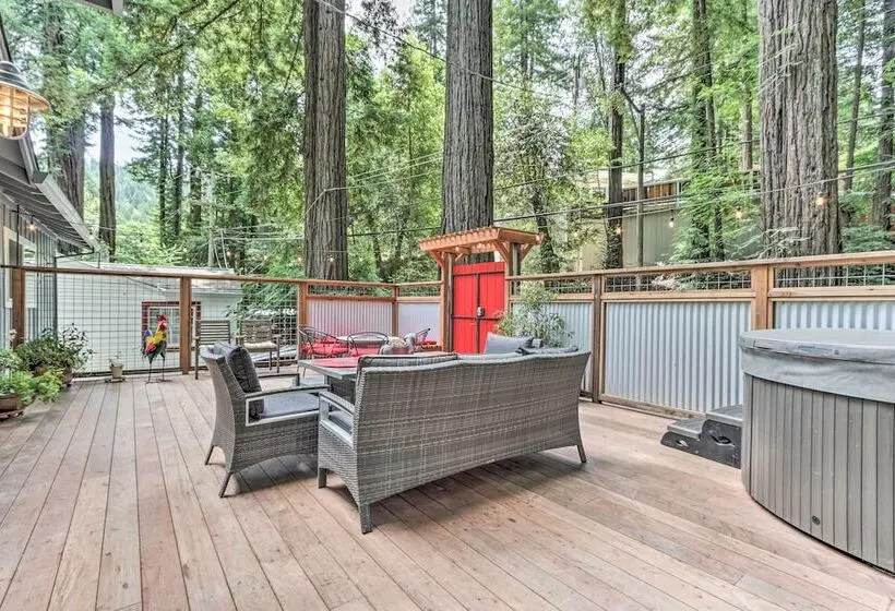 Redwoods Cabin W/ Hot Tub: Walk To Russian River!