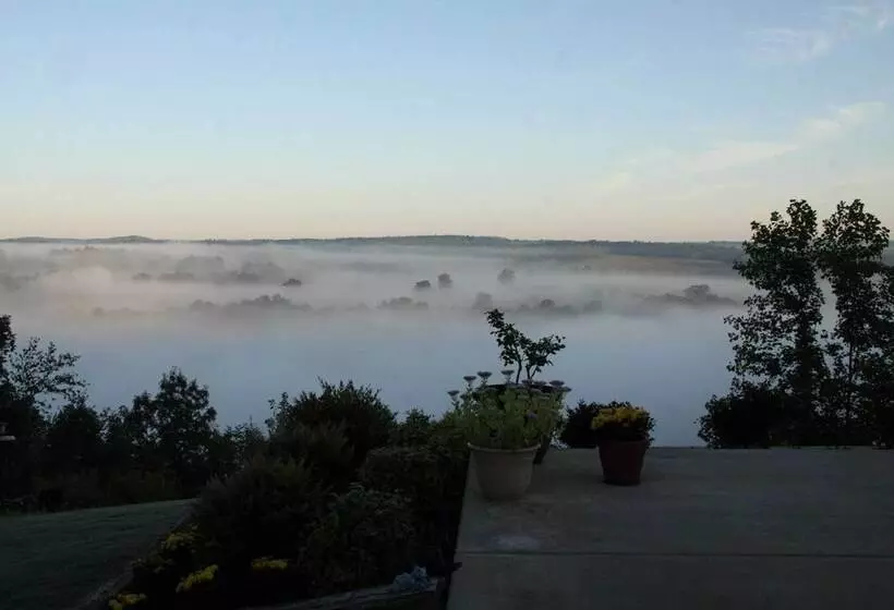 Riverfront Arkansas Retreat Near Fishing & Hiking!