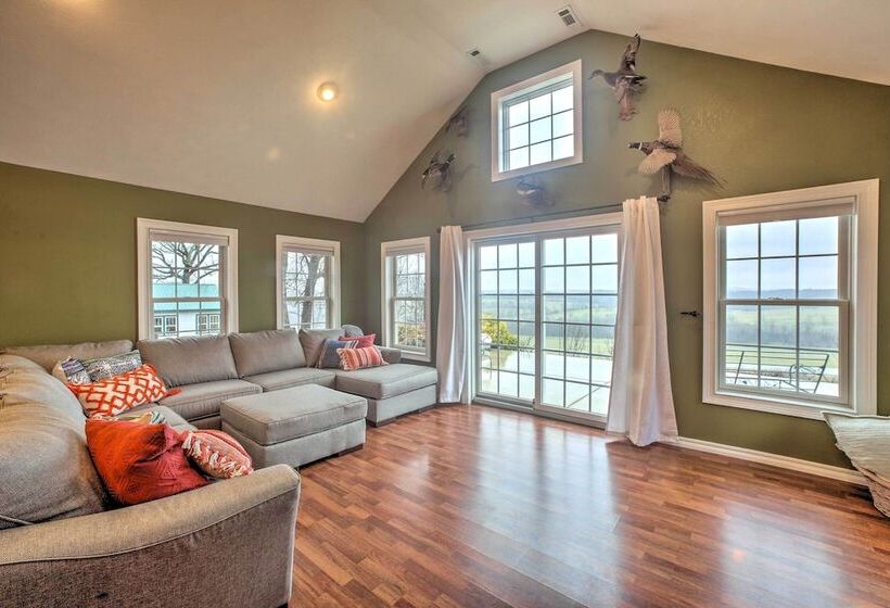 Riverfront Arkansas Retreat Near Fishing & Hiking!