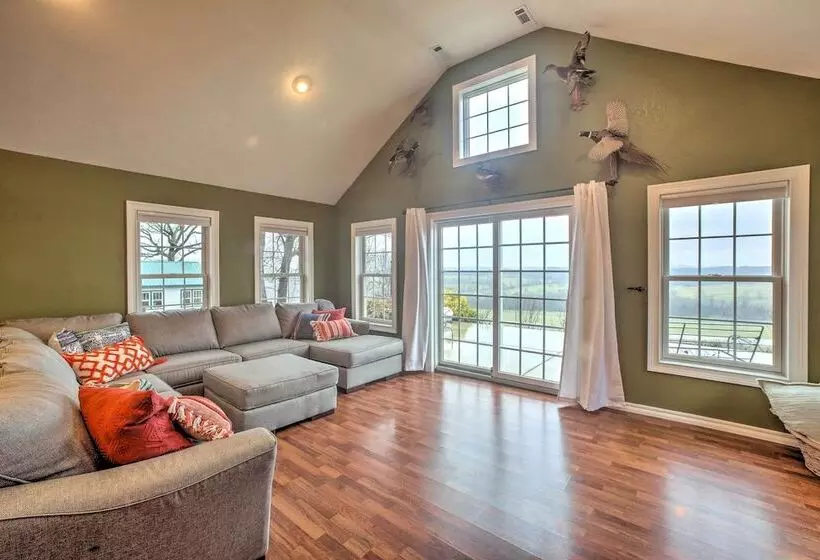 Riverfront Arkansas Retreat Near Fishing & Hiking!