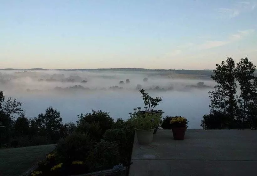 Riverfront Arkansas Retreat Near Fishing & Hiking!