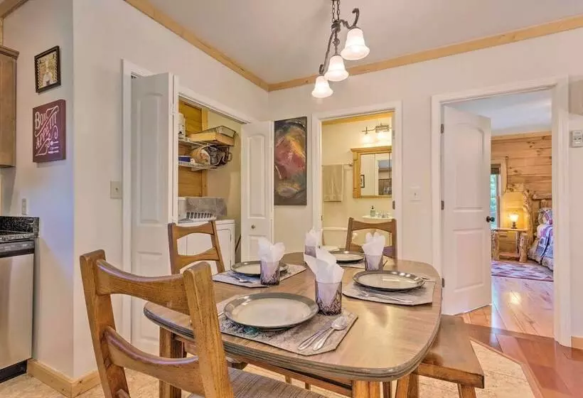 Riverfront Hideaway W/ Mtn Views In Marshall!