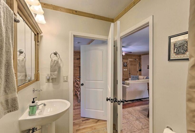 Riverfront Hideaway W/ Mtn Views In Marshall!