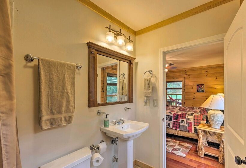 Riverfront Hideaway W/ Mtn Views In Marshall!