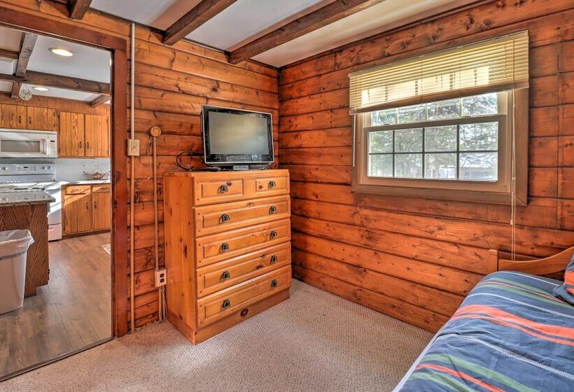 Walk To Lake Harmony: Home W/ Hot Tub & Fire Pit