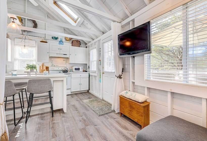 Serene Cape Cod Retreat   Walk To Bay!