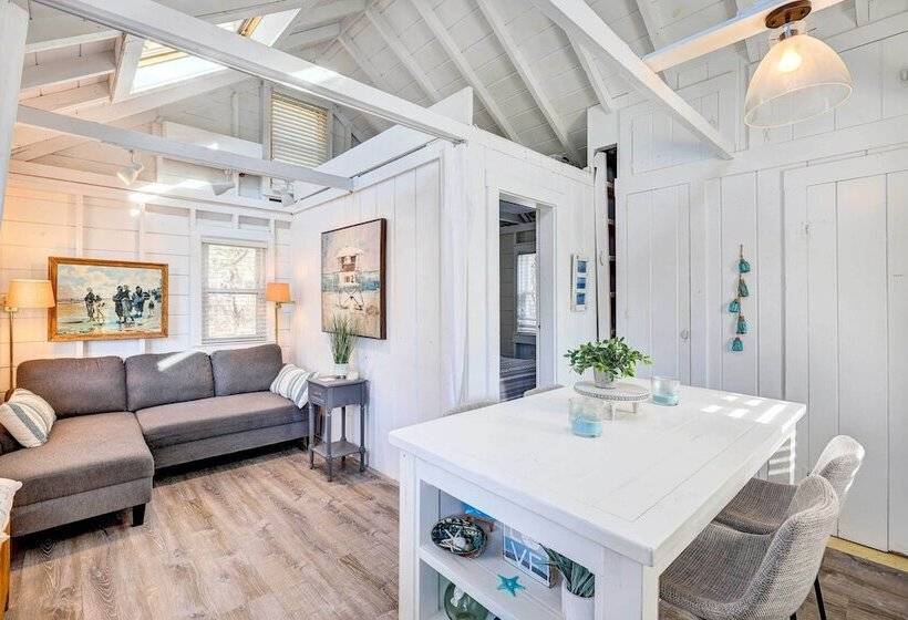 Serene Cape Cod Retreat   Walk To Bay!