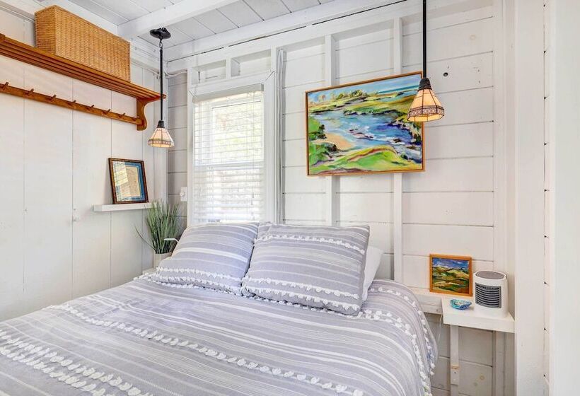 Serene Cape Cod Retreat   Walk To Bay!