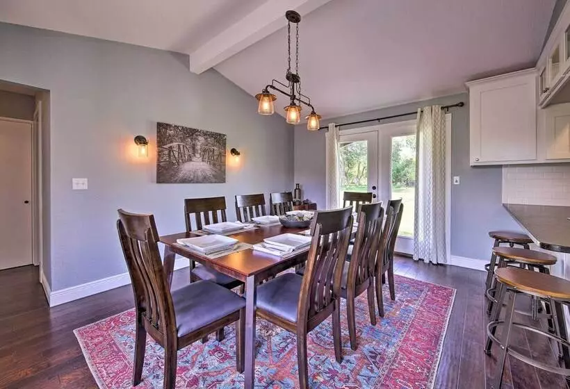 Spacious New Braunfels Escape W/ Private Deck!