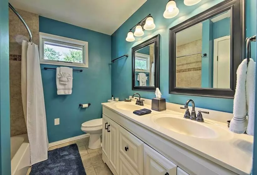 Spacious New Braunfels Escape W/ Private Deck!