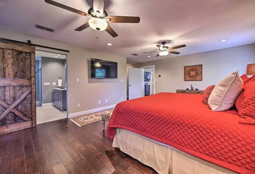 Spacious New Braunfels Escape W/ Private Deck!