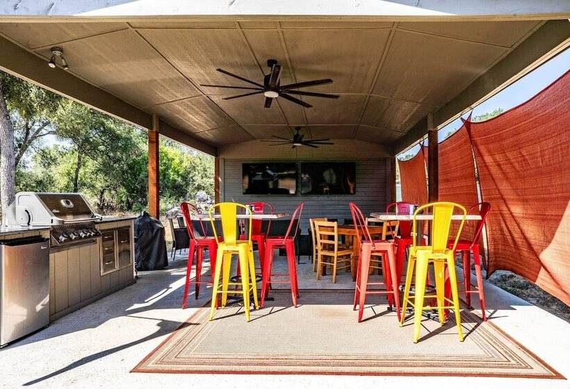 Spacious New Braunfels Escape W/ Private Deck!