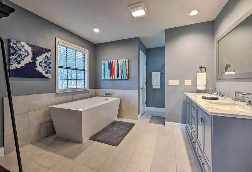 Spacious New Braunfels Escape W/ Private Deck!