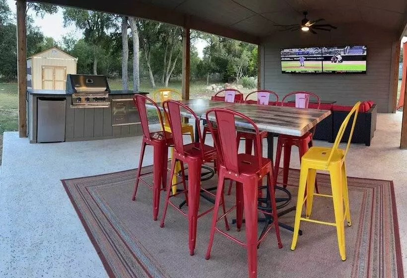 Spacious New Braunfels Escape W/ Private Deck!