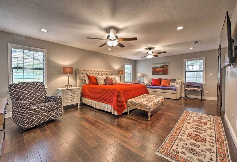 Spacious New Braunfels Escape W/ Private Deck!
