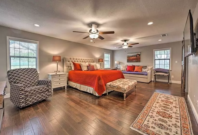 Spacious New Braunfels Escape W/ Private Deck!
