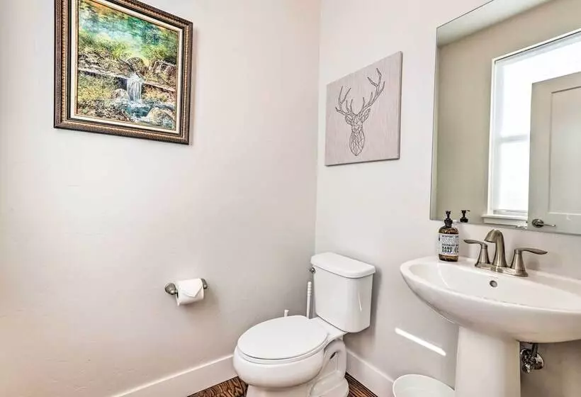 Hike & Ski: Stunning Home W/ Hot Tub In Granby!