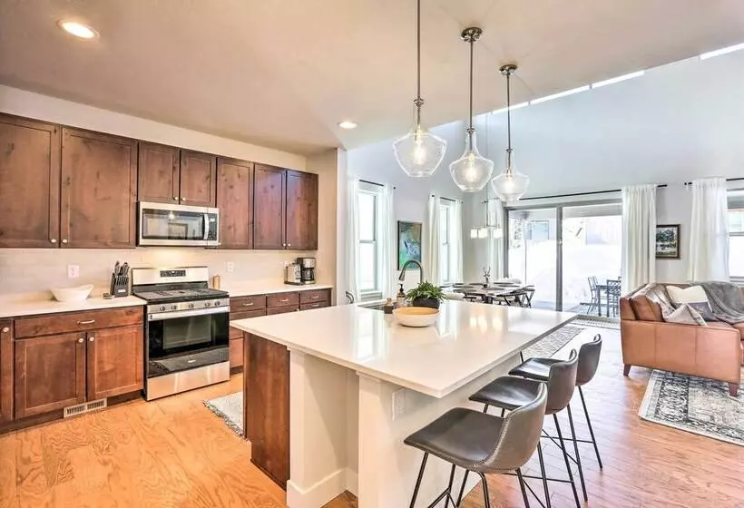 Hike & Ski: Stunning Home W/ Hot Tub In Granby!