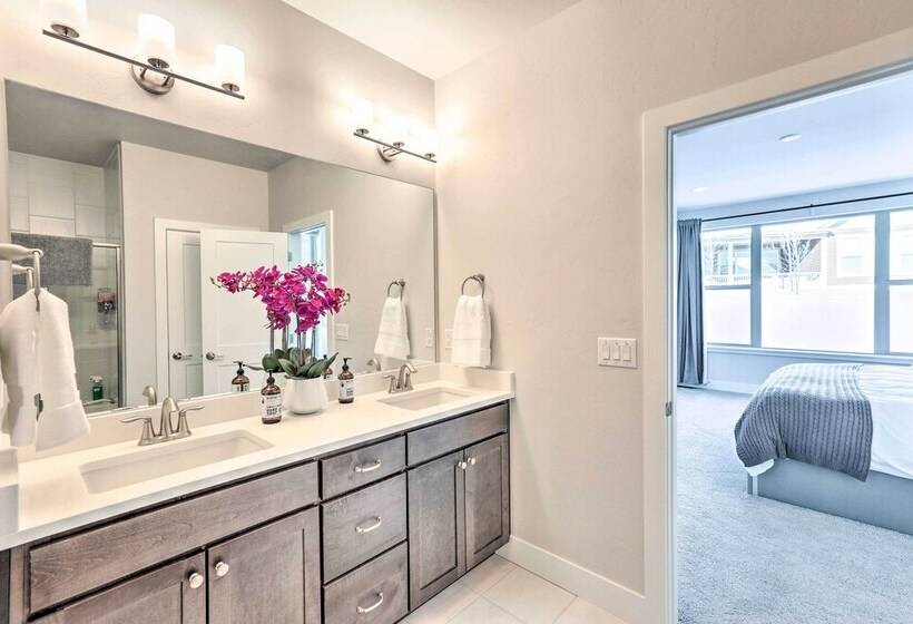 Hike & Ski: Stunning Home W/ Hot Tub In Granby!