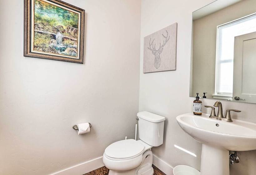 Hike & Ski: Stunning Home W/ Hot Tub In Granby!