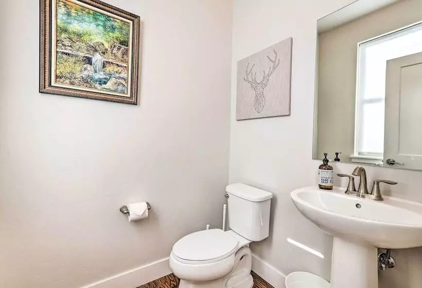 Hike & Ski: Stunning Home W/ Hot Tub In Granby!