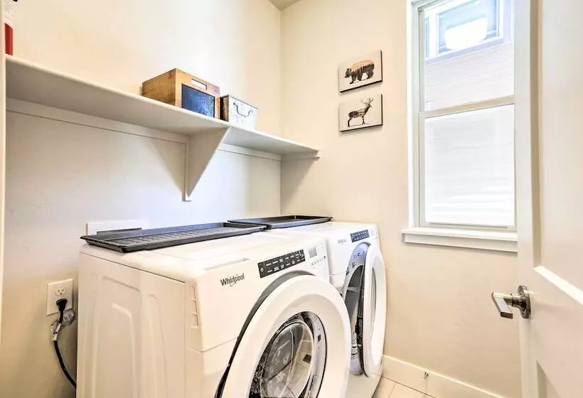 Hike & Ski: Stunning Home W/ Hot Tub In Granby!