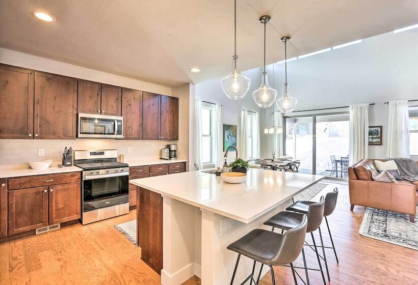 Hike & Ski: Stunning Home W/ Hot Tub In Granby!