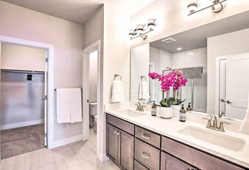 Hike & Ski: Stunning Home W/ Hot Tub In Granby!