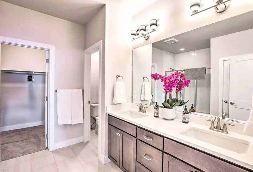 Hike & Ski: Stunning Home W/ Hot Tub In Granby!