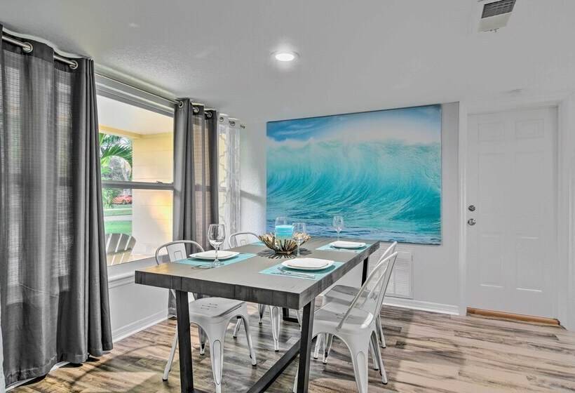 Sunny Seminole Home: Grill, Fire Pit & Fenced Yard