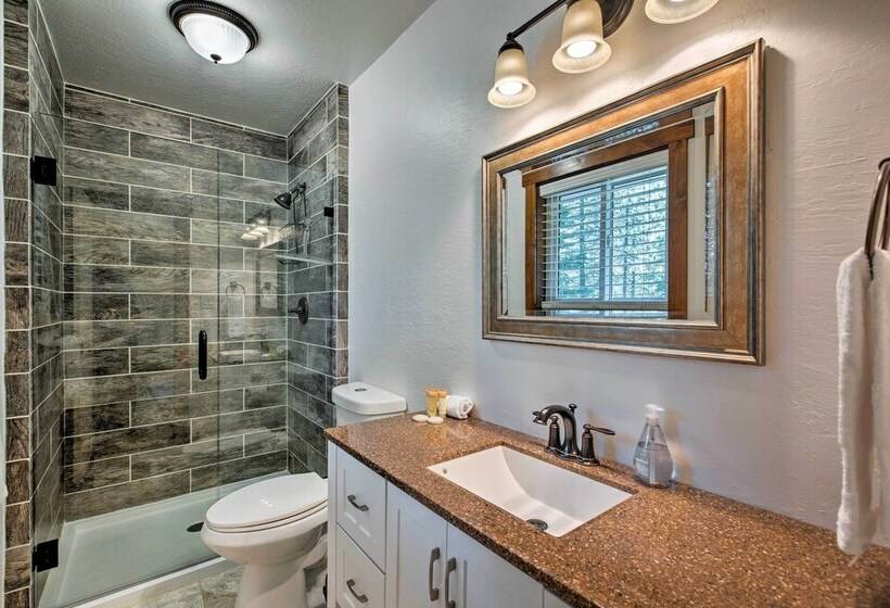 Tahoe Donner Escape: Under 15 Mi To 6 Ski Resorts!