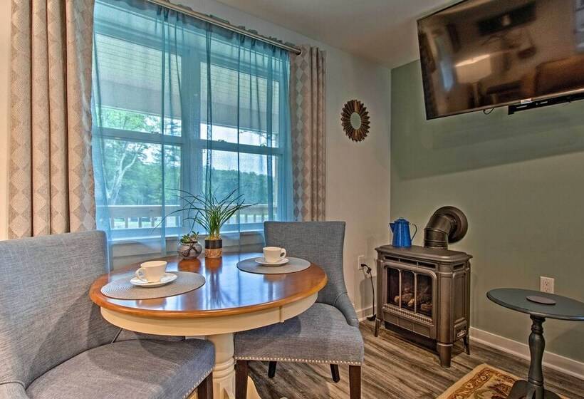 The Overlook Home: Water Views, Hiking & Boating