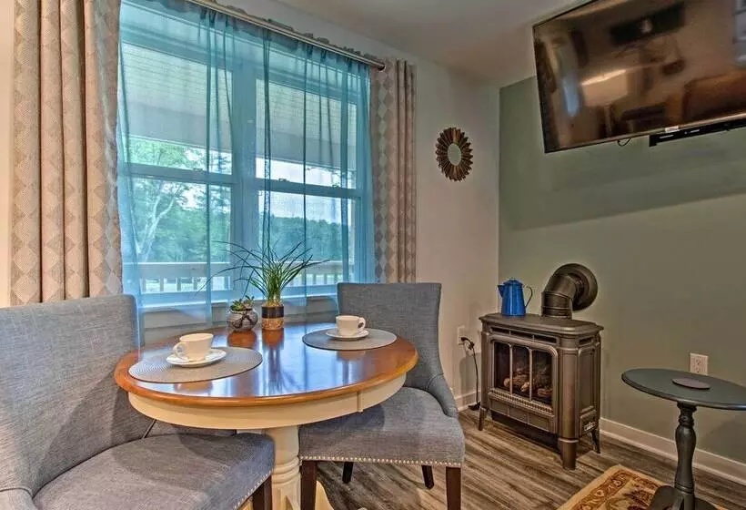 The Overlook Home: Water Views, Hiking & Boating